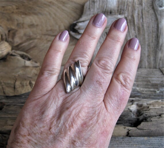 solid STERLING elongated WAVE RING. size 8. Wide,… - image 6