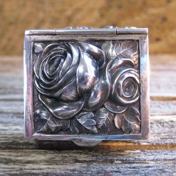 sterling ROSES PILL med BOX snuff stash, floral. Collectible artisan crafted, hand done repousse'. Carrying meds doesn't have to be ugly!