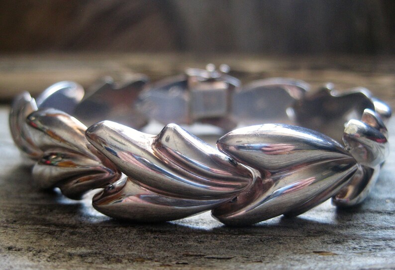28.3 grams Lovely retro chic quality chunky 8 ITALIAN STERLING BRACELET classic classy elegant but wearable statement piece.