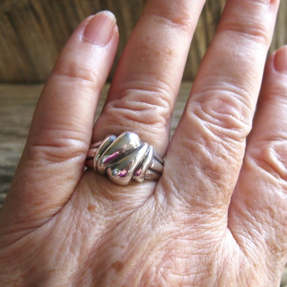 solid STERLING RING, sz 8. Sturdy dimensional cas… - image 6