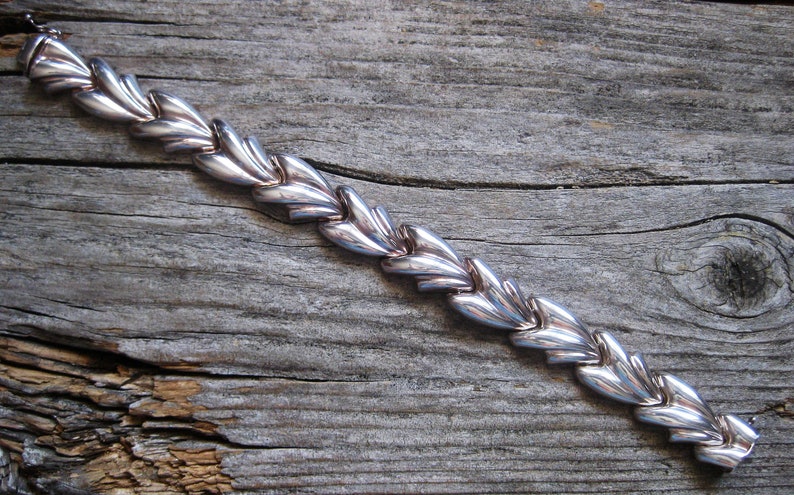 28.3 grams Lovely retro chic quality chunky 8 ITALIAN STERLING BRACELET classic classy elegant but wearable statement piece.