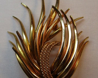 Grosse, Germany, 1962 Brooch, Gold-plated - Etsy Grosse, Germany, 1962 Brooch, Gold-plated - Etsy