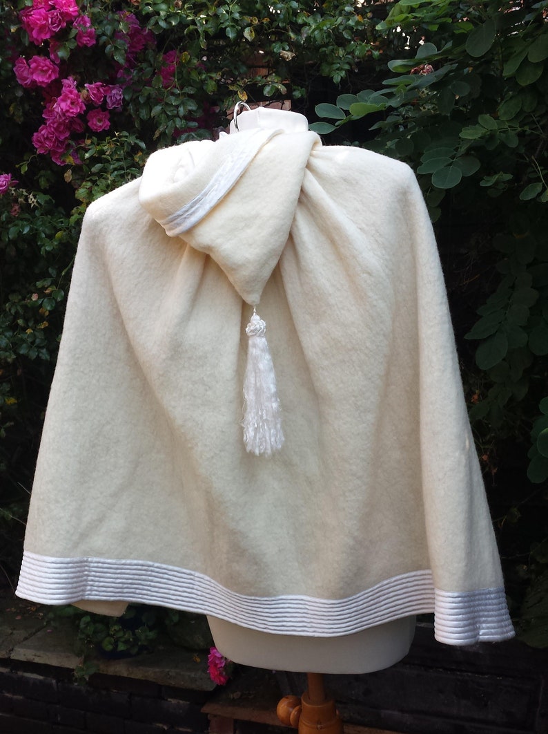 Doll Clothing Vintage Clothing . 1940/'s Ivory Cream Wool Childs Warm Cape Doll Cape