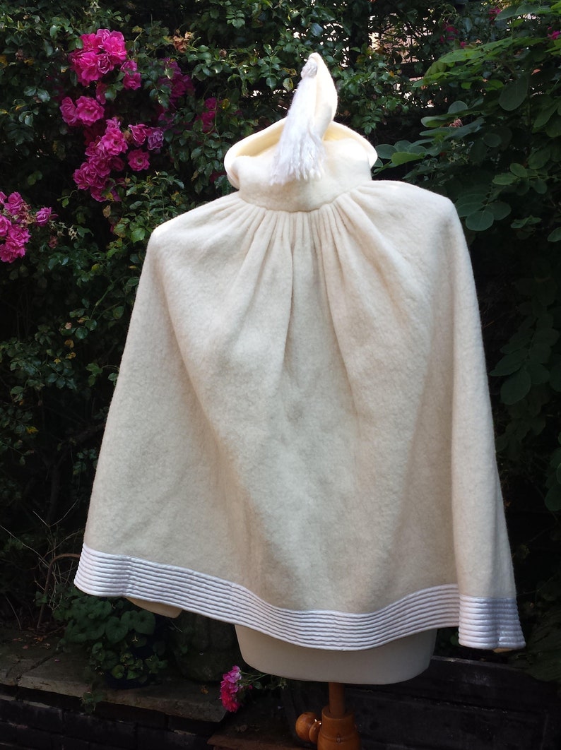 Doll Clothing Vintage Clothing . 1940/'s Ivory Cream Wool Childs Warm Cape Doll Cape