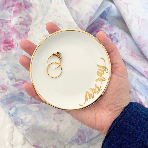 Mrs Ring Dish Engagement Gift - Wedding Ring Dish - Personalized Bridal Shower Gift for Bride - Gold Jewelry Dish - Trinket Tray Custom