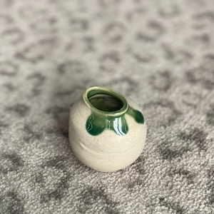 Drippy green Bud vase oval opening