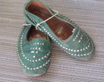 Par de sapatos de couro verde para criança - Vintage