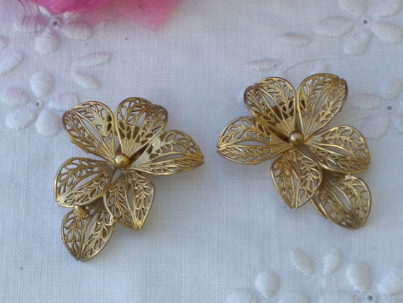 Fur Clips - Pair of Gold Tone Filigree Clips - Vi… - image 1