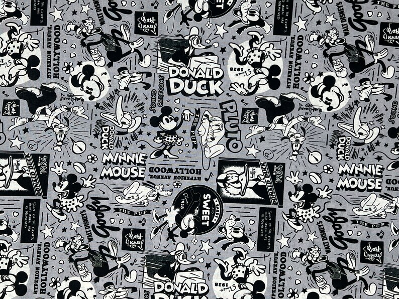 Peut inclure: Tissu gris avec un motif r&eacute;p&eacute;t&eacute; de personnages Disney classiques tels que Mickey Mouse, Minnie Mouse, Donald Duck et Dingo. Le motif comprend des &eacute;l&eacute;ments textuels tels que "Hollywood" et "Walt Disney's".