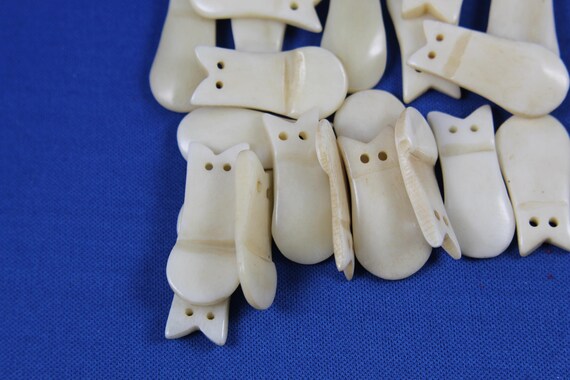 ELK TEETH CARVED BUFFALO BONE BEADS PENDANTS CRAFTS POW WOW Rendezvous T1