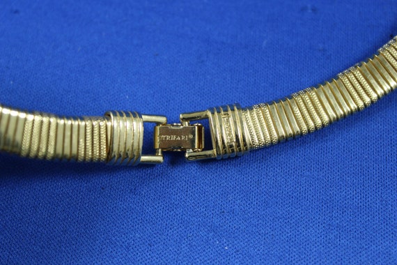 Lisner Choker Necklace, Gold tone Flex Collar, Fl… - image 3
