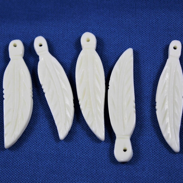 5 Carved Bone Feathers, Jewelry Supplies, Bone comes from Oxen / Water Buffalo, Native American Type Crafts, BP907