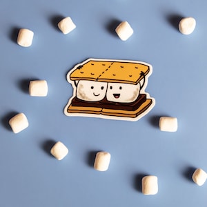 S'mores Låt oss hålla ihop vinylklistermärke present till vän, vattentätt klistermärke, present till fru, present till make, årsdagspresent, scouter