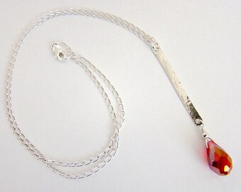 Collar Fireline, Collar colgante de cristal rojo, Collar de cadena de plata martillada, Collar en Y, Collar de libra esterlina de gota roja