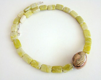 Collar de Lahaina, collar de ágata de hoja de plata, collar de perspede peridot, collar de perlas de ágata gruesa, jaspe verde, joyería Boho, estilo de centro turístico