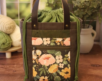 Bolso de mano Firefly con asas de cuero, lona encerada con efecto hongo con corcho verde oliva y detalles florales rosas, bolso de punto, cartera y juego de billetera