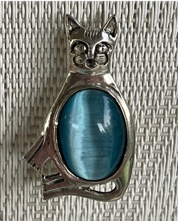Cat pin, sterling silver, jelly belly, blue,silver