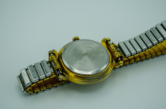Women's Details Gold Tone Wristwatch NEW BATTERY - image 4
