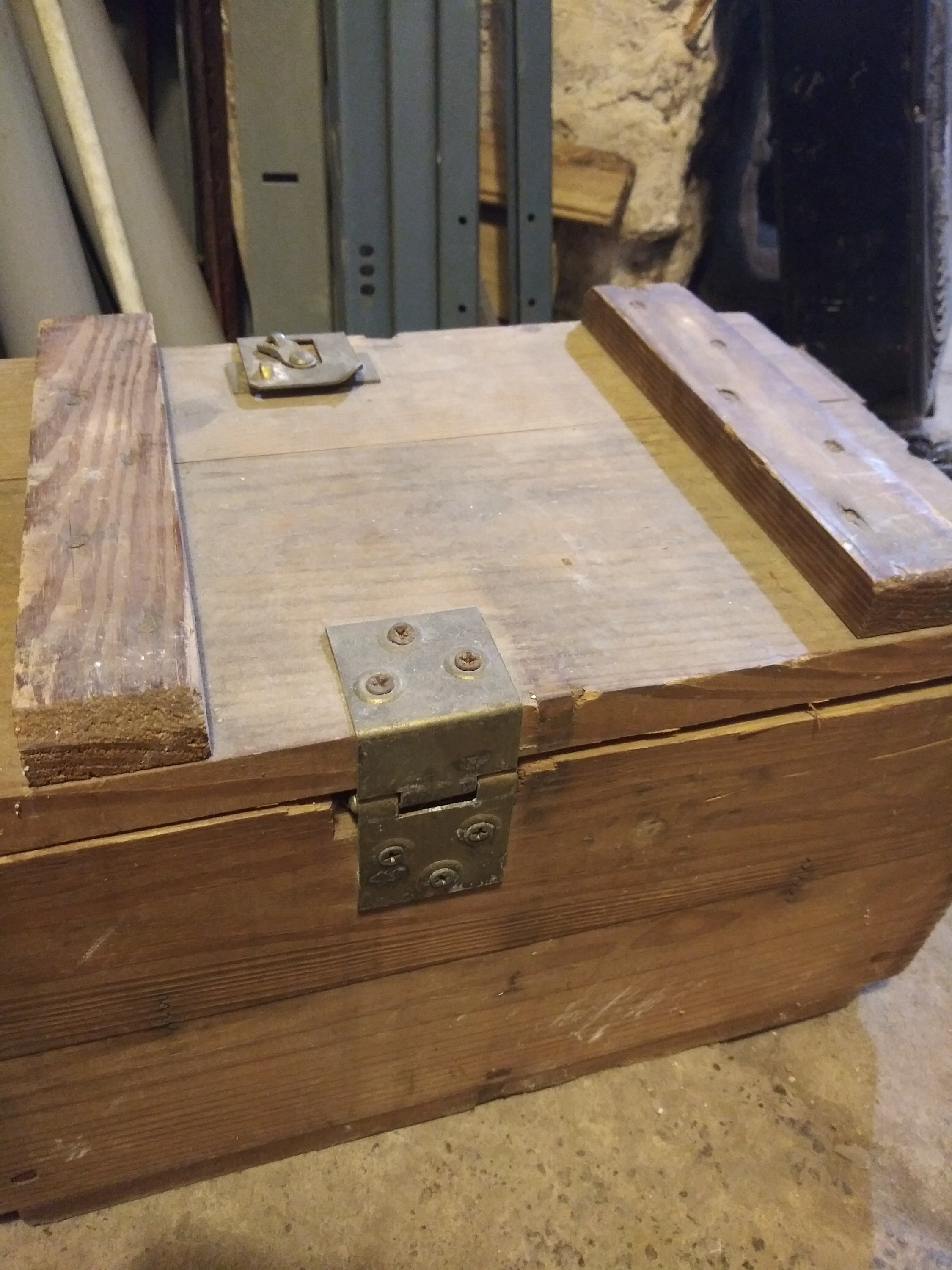 Caisse en bois vintage Kistenkolli de 80 x 42 x 24 cm pour le rangement de  munitions, de bouteilles de vin, de pommes - Boîte militaire, look
