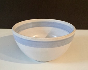 Ceramic bowl ø 17cm x 9cm. Large ramen bowl, soups, pasta, salads, white with blue-gray décor. White pottery tableware.