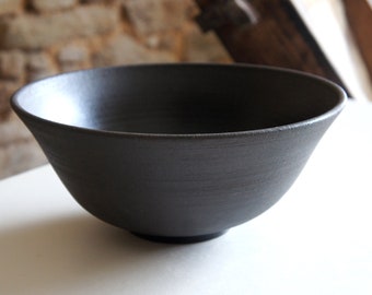 Black salad bowl 28 cm. Ceramic salad bowl. Black stoneware dish. Ceramic dish, serving dish, decoration, tableware, gift.