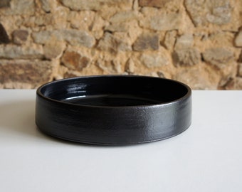 Fruit bowl. Tray, flat 30 cm. Round ceramic serving tray. Ceramic dish, black stoneware. Bowl.