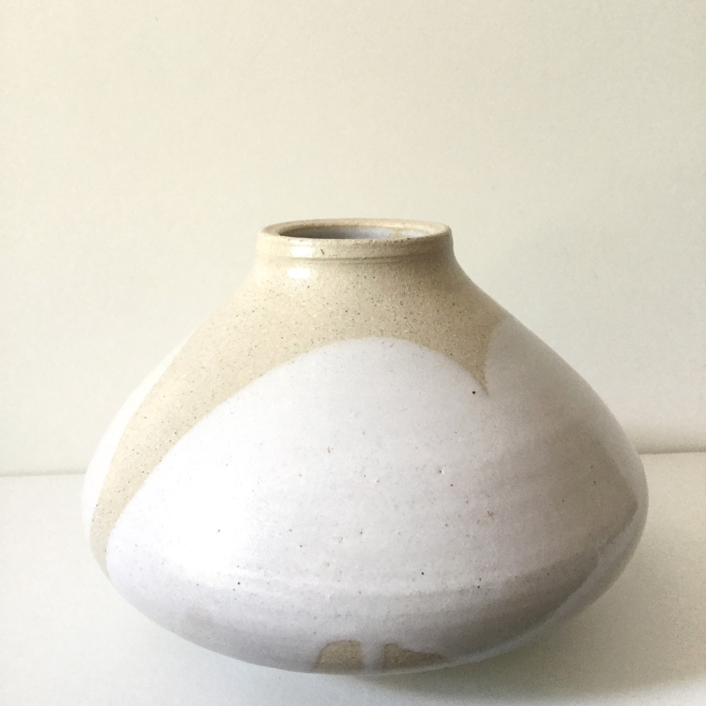 Vase blanc Écru, Couverte