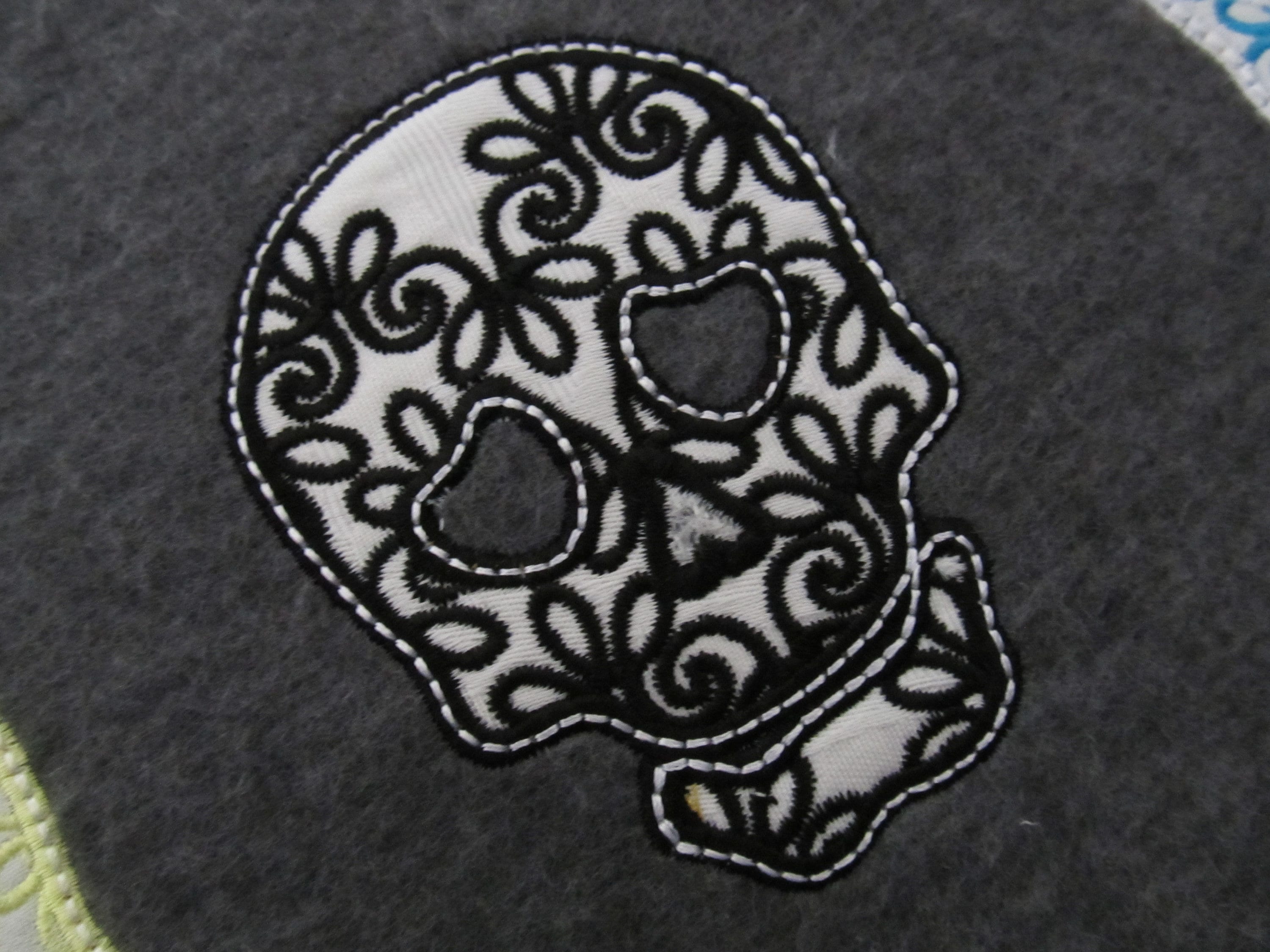 Motif de broderie machine appliqué tête de mort