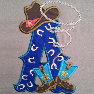 Botas y sombrero de vaquero de rodeo con lazo, apliques de letras con motivo de pañuelo, letra A, diseño de apliques de bordado a máquina, 5 x 7