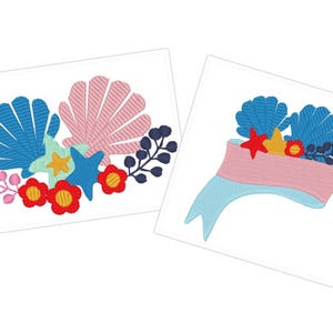 Puede incluir: Dos diseños de bordado que presentan una concha, una estrella de mar, flores y una pancarta. El primer diseño presenta una concha rosa, una concha azul, dos estrellas de mar y tres flores. El segundo diseño presenta una pancarta azul con una cinta rosa, dos conchas, una estrella de mar y una flor.
