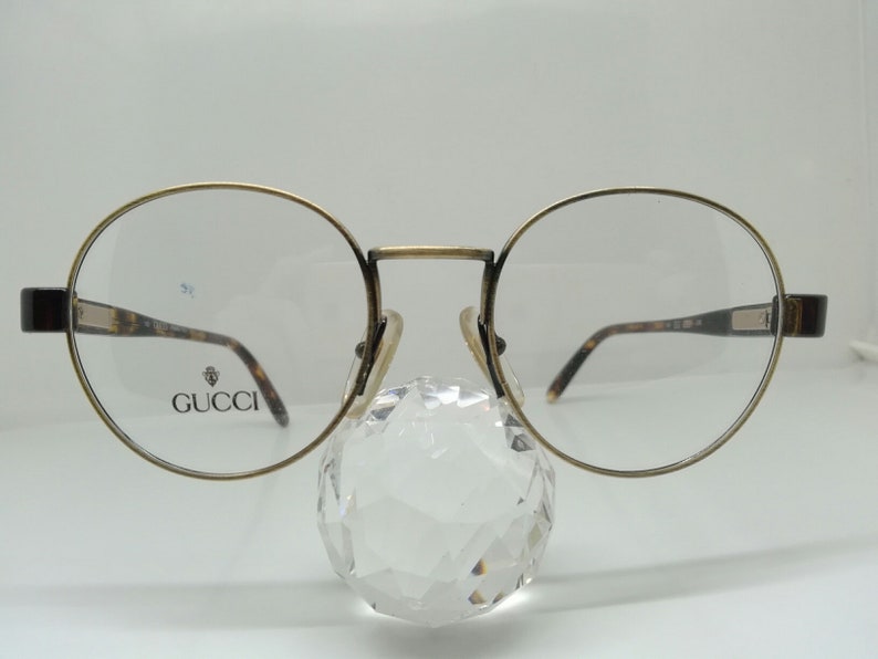 round gucci sunglasses with writing