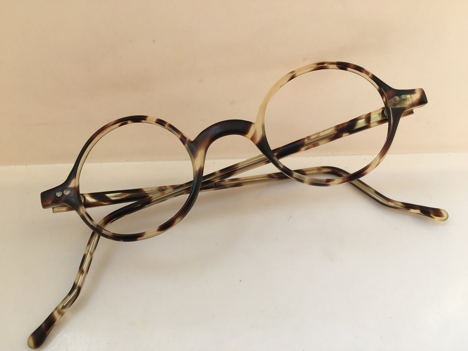 round architect glasses