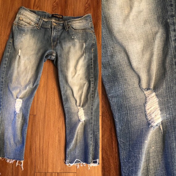 womens distressed levi jeans
