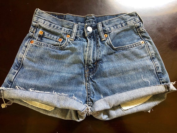 levi ripped shorts