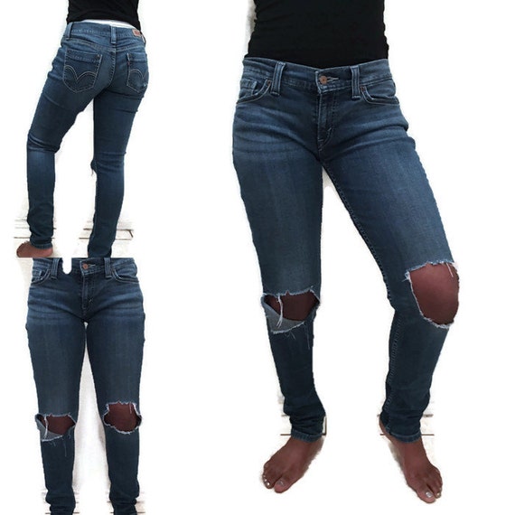 levi's busted knee jeans