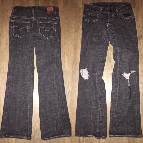 levi's busted knee jeans