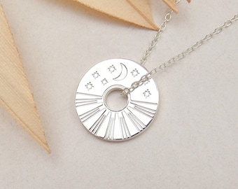 Collar giratorio de plata con sol y luna: Regalo de astronomía celestial