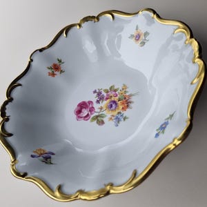 Amazing GERMANY JLMENAU Graf Von Henneberg floral Dish from 1940s 21 cm/8.26 inches.