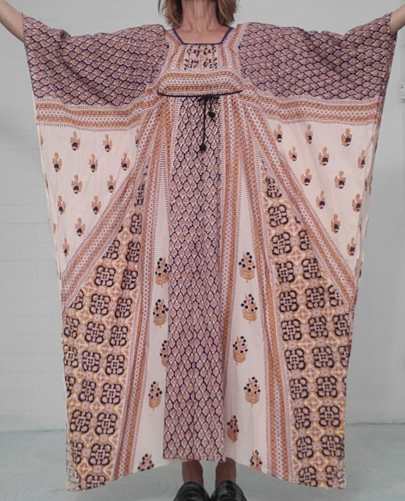 Vintage 70s Block Print Cotton Kaftan: Batwing Ma… - image 3