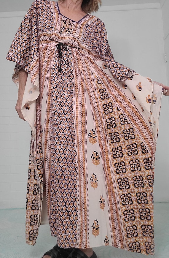 Vintage 70s Block Print Cotton Kaftan: Batwing Ma… - image 1