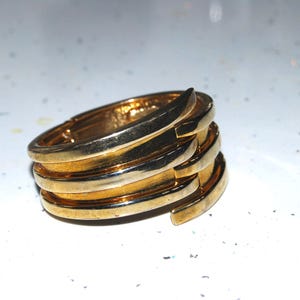 1980's clamper bangle in goldtone finish - so Dynasty! Clever design clasps round your wrist, look so glamorous!