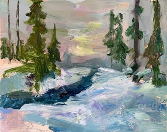 Puede incluir: Una pintura de un paisaje nevado con un río sinuoso y altos árboles verdes en el fondo. El cielo es de un gris suave con toques de rosa y amarillo.