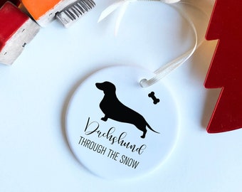 Dachshund a través del adorno de navidad de la nieve, ornamento de navidad dachshund, regalo para el amante de doxie, regalo de perro de salchicha con hueso