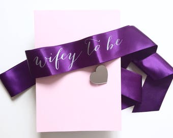 Bachelorette sash, Wifey to be sash, Purple silver sash, Bachelorette sash with silver heart pin, Bachelorette gift, Personalised hen sash