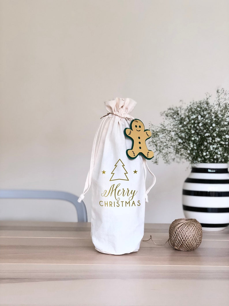 Merry christmas wine gift bag, Wine bottle bag with gift tag, Reusable bottle bag with gingerbread man gift tag, Co worker gift with tag image 1