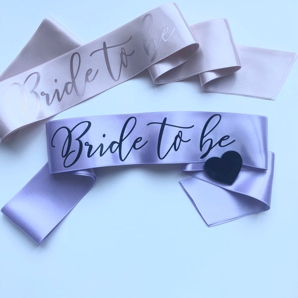 Bride to be sash, Purple bachelorette sash, Hen party sash with pin, Bridesmaid gift, Bachelorette party favor, Personalised lilac hen sash