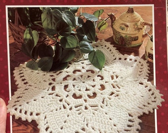 White Crochet Patterns by Better Homes and Gardens..Crochet Patterns....Pattern book..Filet...Yarn...Thread...First Edition...First Printing