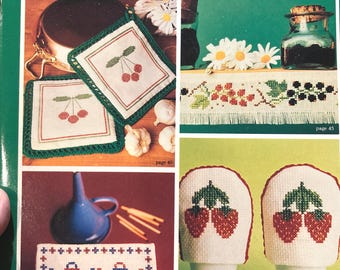 Serie de bordados Dover “Diseños con gráficos para la cocina” para bordados en punto de cruz y bordados con aguja... Gráficos de bordados en punto de cruz... Más de 50 diseños