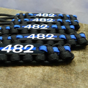 Llavero personalizado de paracord con la Línea Azul Delgada, regalos para la policía al por mayor - Hecho en EE. UU.