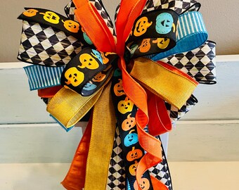 Couronne d'Halloween faite main : ruban métallique orange, noir, turquoise et moutarde